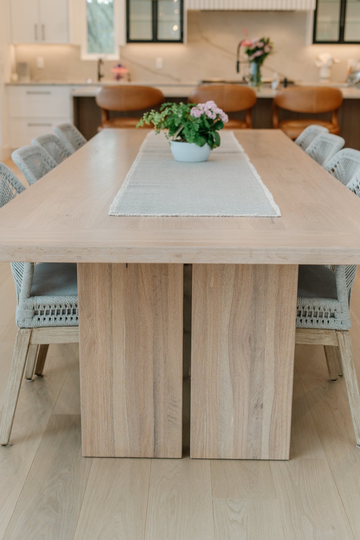 Fika Dining Table